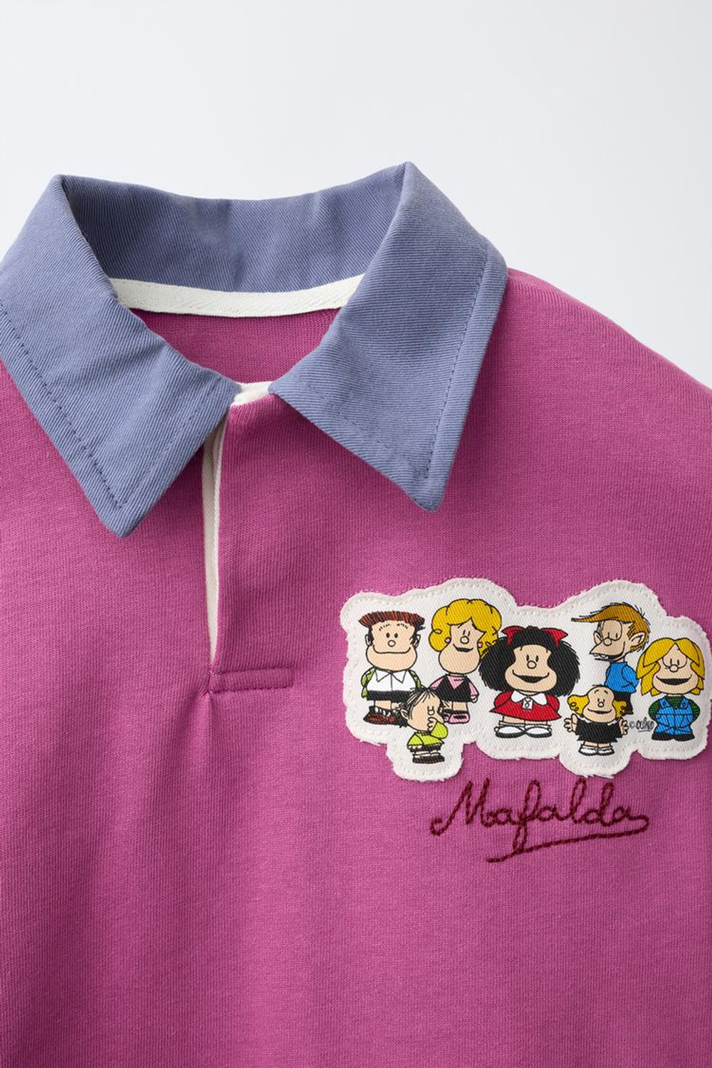 ZARA ПОЛО С НАШИВКОЙ MAFALDA ©, СИРЕНЕВЫЙ