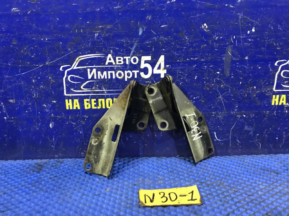 Петля капота левая NISSAN R’NESSA 1999