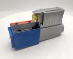 4WRPEH10CB50P-2X/G24K0/F1M - Сервораспределитель Ду10 с обратной связью по положению золотника и встроенным усилителем (OBE), номинальный расход 50 л/мин, характеристика P - прогрессивная, схема C, сигнал управления F1 = 4...20 mA