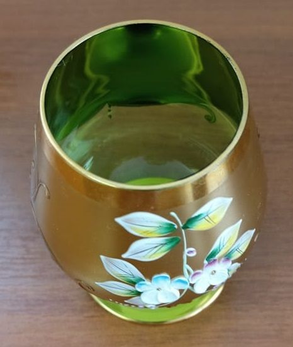 Винтажный бокал из зеленого стекла с лепкой из фарфора Чехия