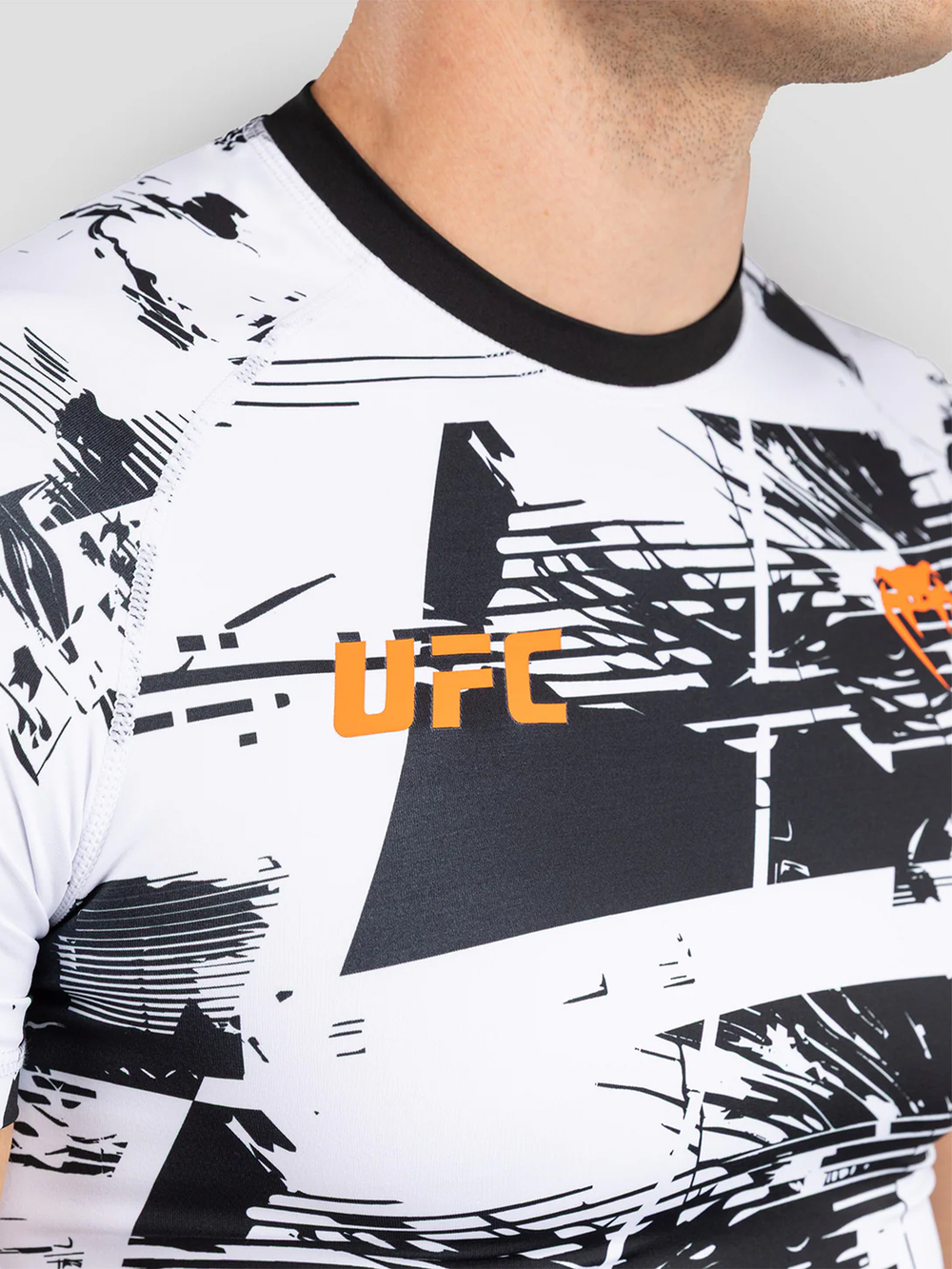 Рашгард Venum UFC Zenith Fight Week Black/White/Orange S/S