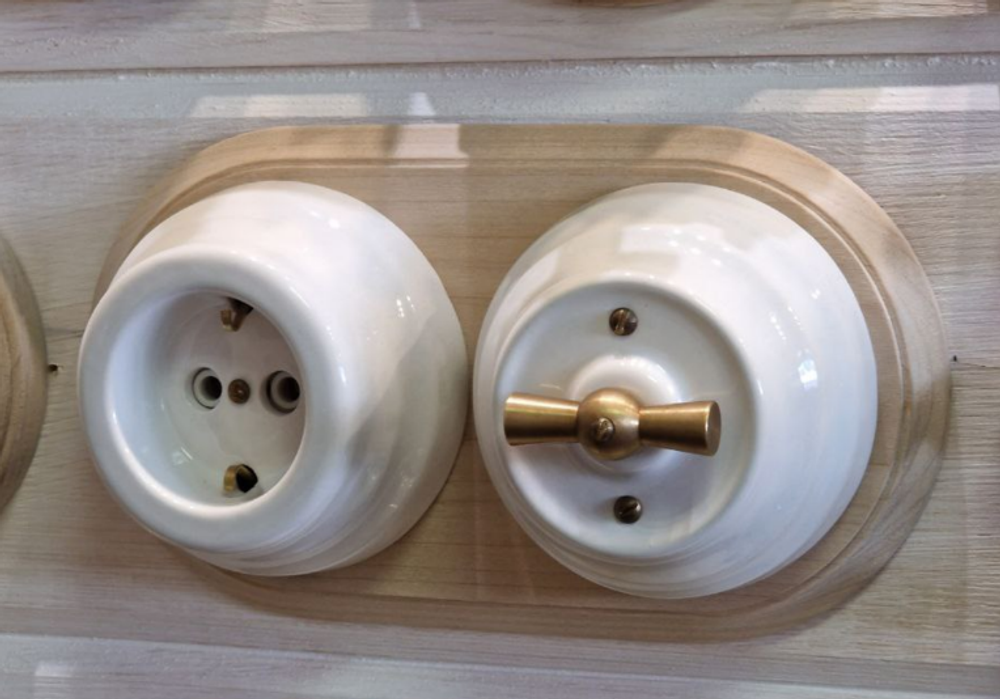 Розетка ретро керамическая Астория, белая, INTERIOR ELECTRIC РСЗКАС.1.01