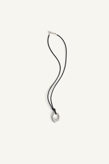 ZARA ОЖЕРЕЛЬЕ ИЗ ШНУРА И МЕТАЛЛИЧЕСКОЙ ПОДВЕСКИ, СЕРЕБРЯНЫЙ