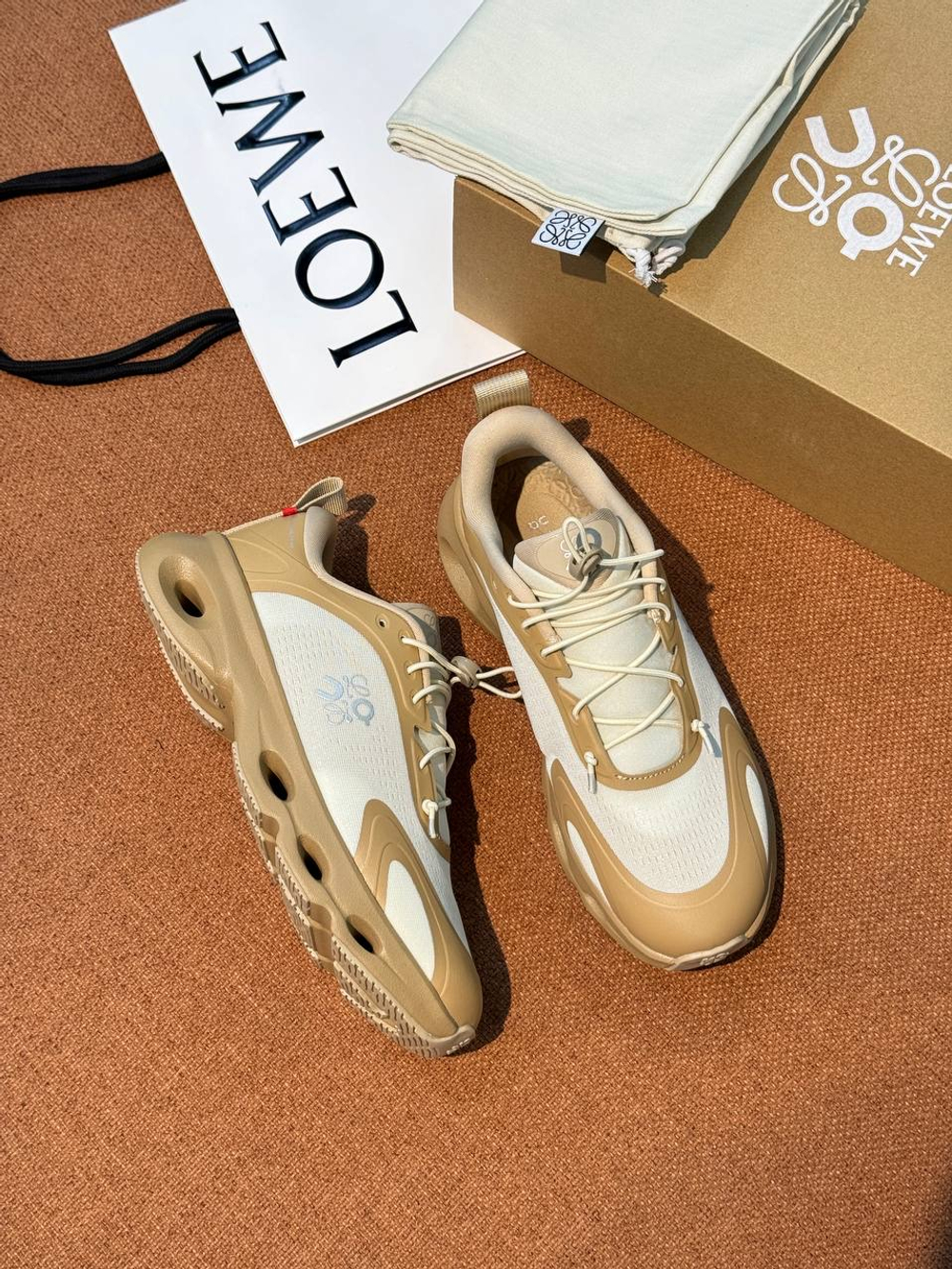 Кроссовки On Running x Loewe
