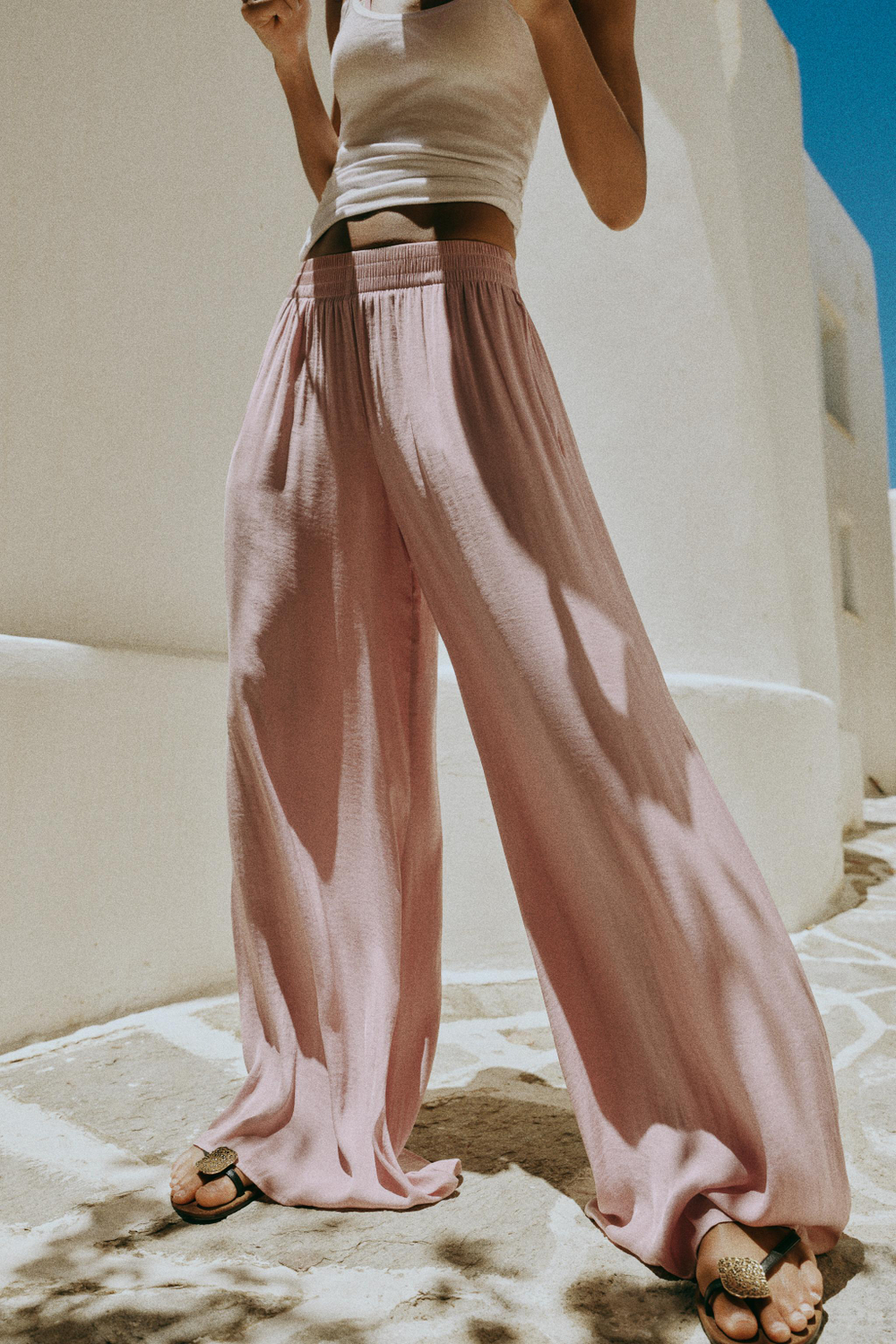 ШИРОКИЕ СТРУЯЩИЕСЯ БРЮКИ — ZARA