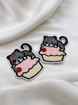 Нашивка пирожное с котёнком серо-розовая 6х4,5 см