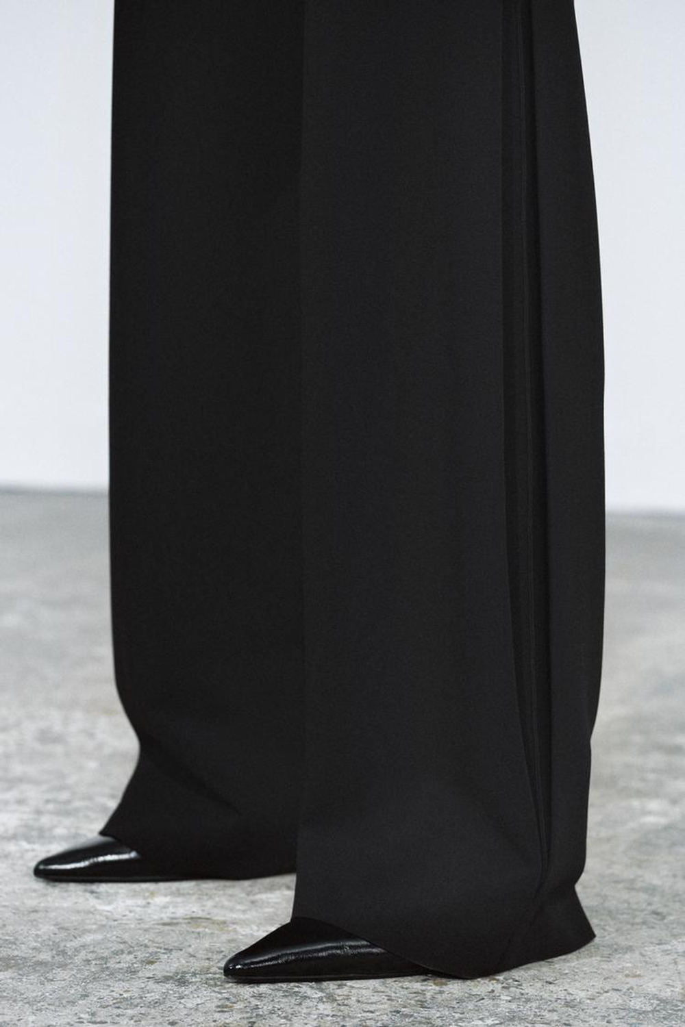 ZARA БРЮКИ СО СКЛАДКАМИ ПО БОКАМ — ZW COLLECTION, ЧЕРНЫЙ