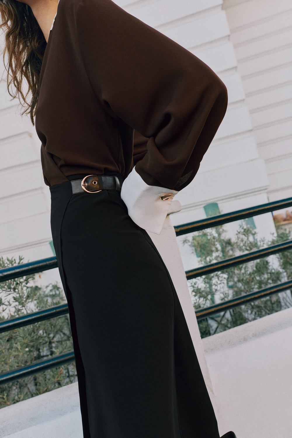 ZARA КОМБИНИРОВАННОЕ ПЛАТЬЕ МИДИ С ПРЯЖКОЙ, КОРИЧНЕВЫЙ
