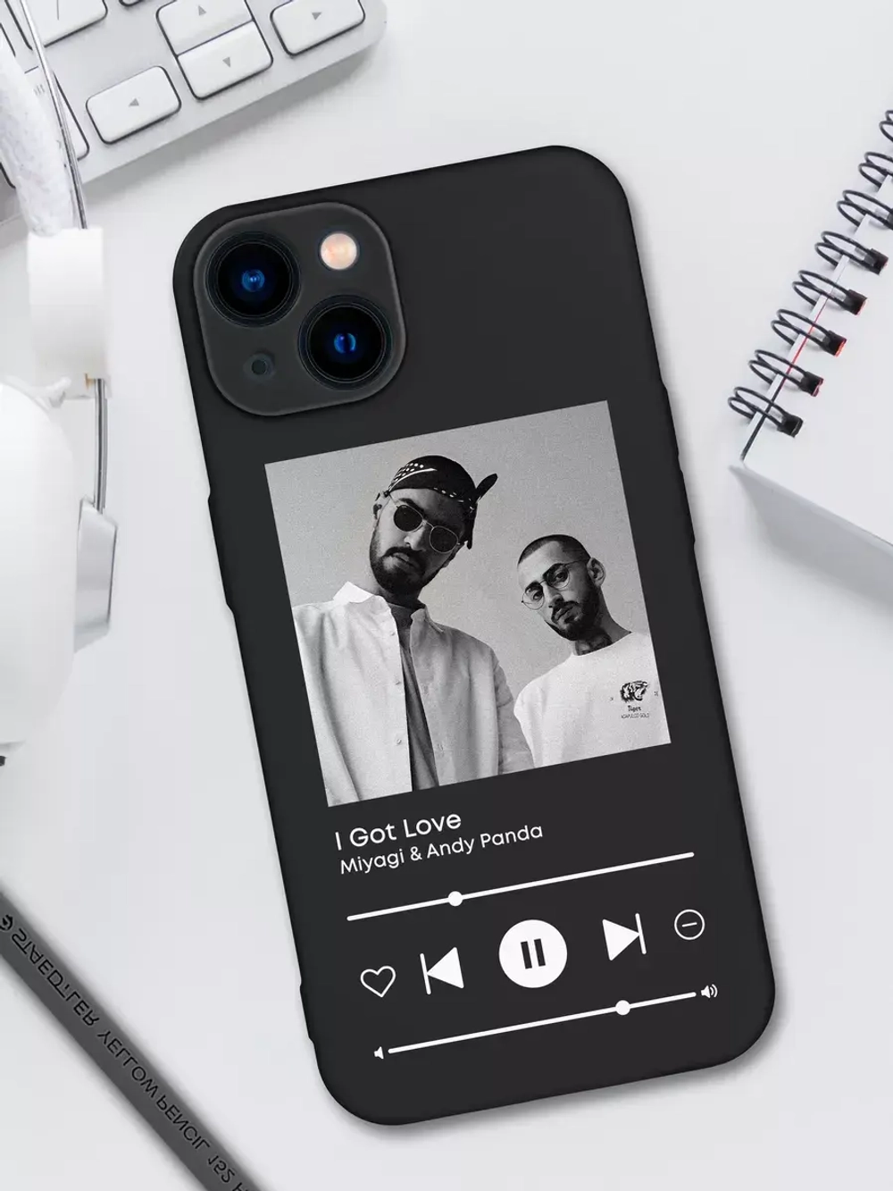 Чехол на iPhone 13 с принтом