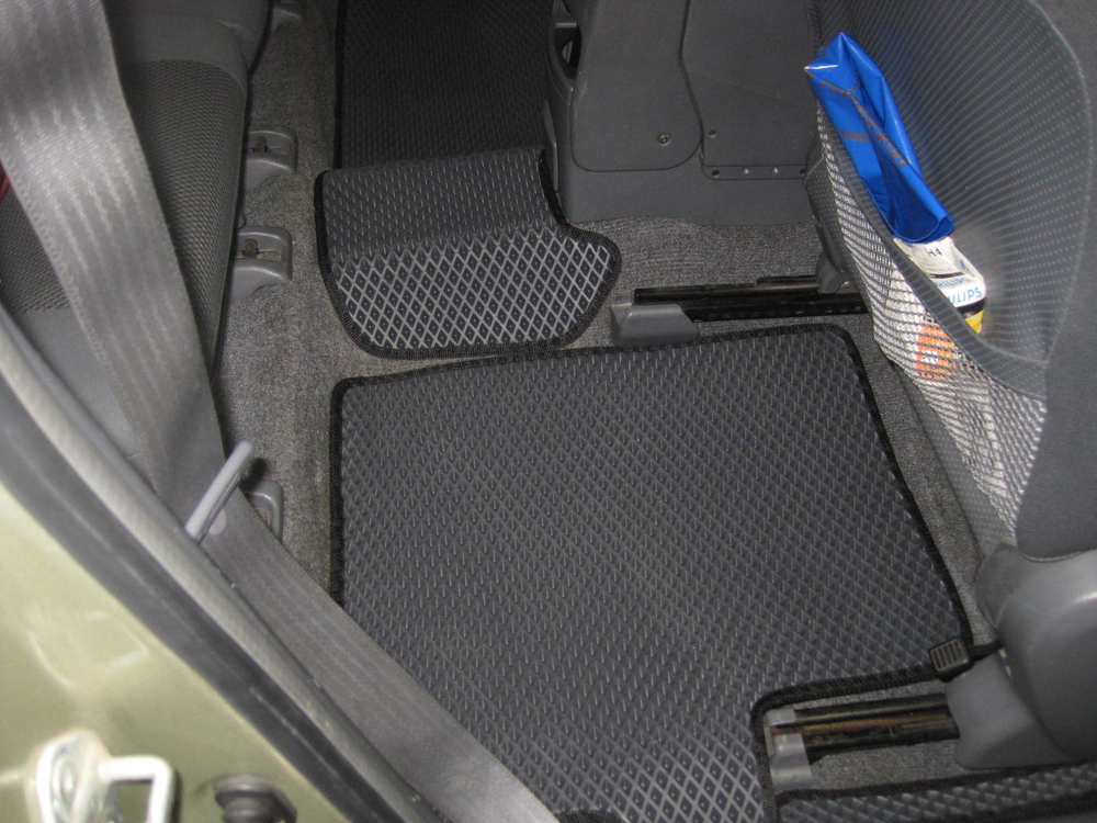 Автоковрики для Toyota RAV 4, II-поколение, 5- дверей (2000-2005)