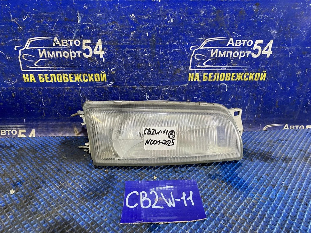 Фара передняя правая MITSUBISHI LIBERO 2001