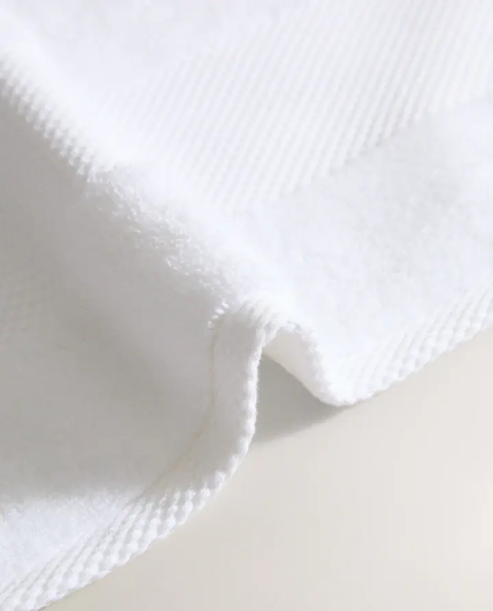 ZARA HOME МЯГКОЕ БАННОЕ ПОЛОТЕНЦЕ, БЕЛЫЙ