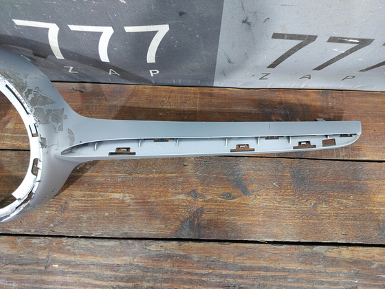 Накладка решетки радиатора Mercedes C (W205) 18-23 Б/У Оригинал A2058881100