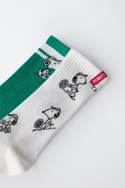 ZARA НАБОР ИЗ ДВУХ ПАР ВЫСОКИХ НОСКОВ SNOOPY PEANUTS™, ЗЕЛЕНЫЙ/БЕЛЫЙ