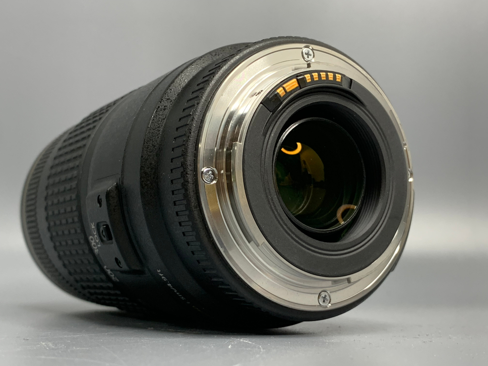 Canon 70-300mm IS USM Царапина на линзе
