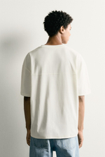 ФУТБОЛКА RELAXED FIT СО ШВОМ — ZARA