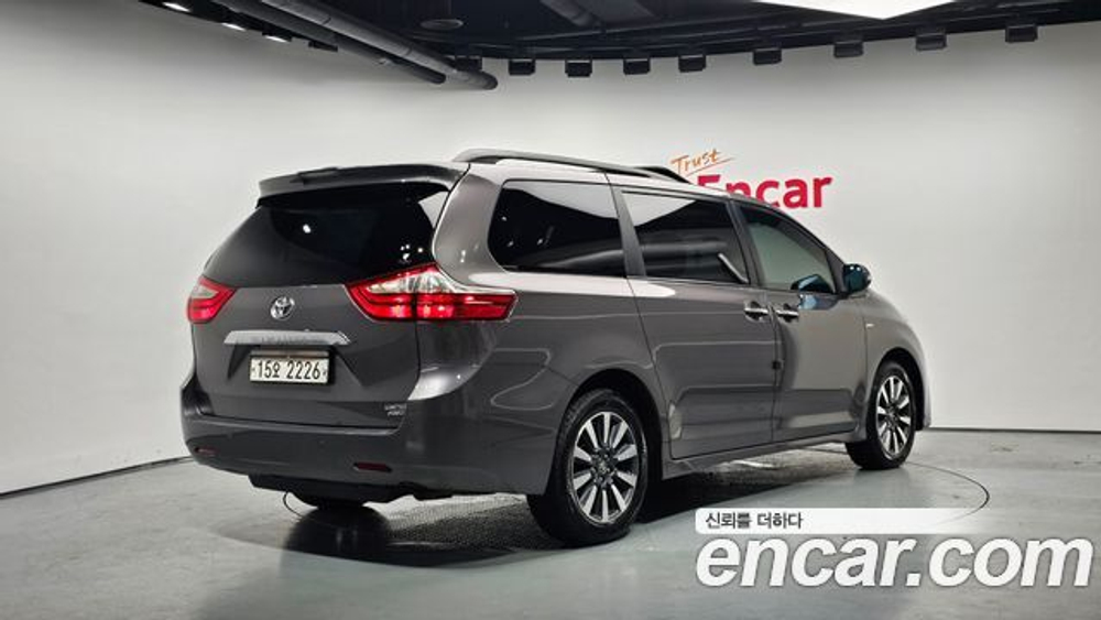Toyota Sienna 3.5 AWD — 2018
