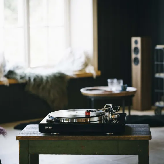 Rekkord Audio M600 High Gloss Black
