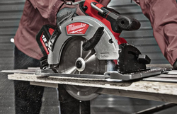 Аккумуляторная циркулярная пила MILWAUKEE M18FCSG66-121C FUEL 4933471195