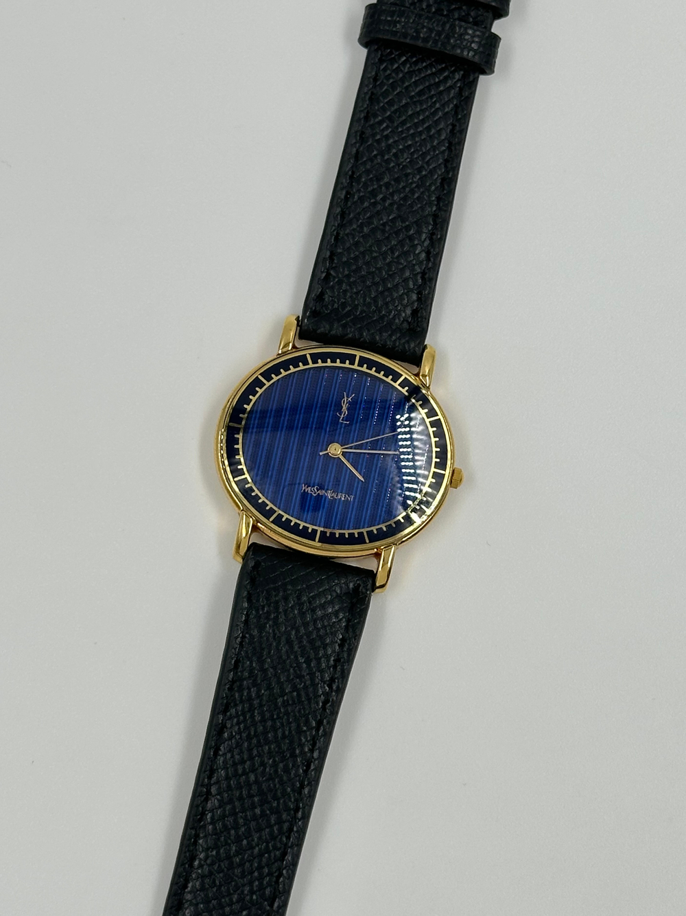 Часы Yves Saint Laurent