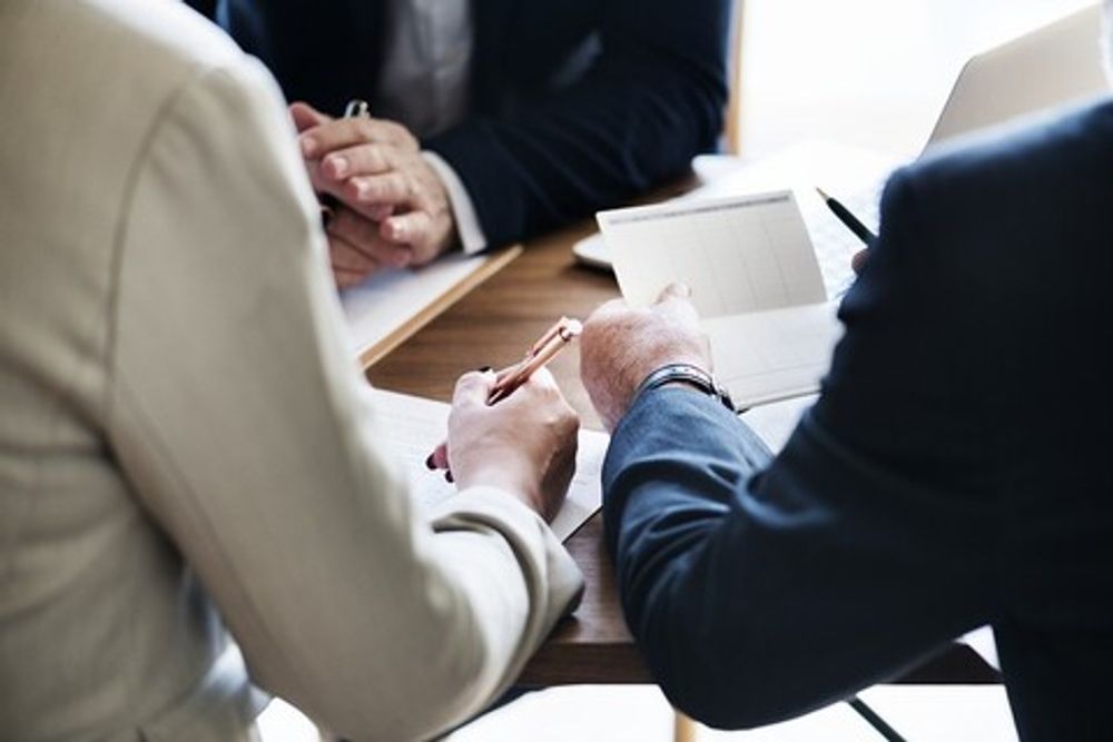 Изменение состава учредителей в литовской компании для осуществления продажи доли новому участнику Изменение состава учредителей в литовской компании для осуществления продажи доли новому участнику
