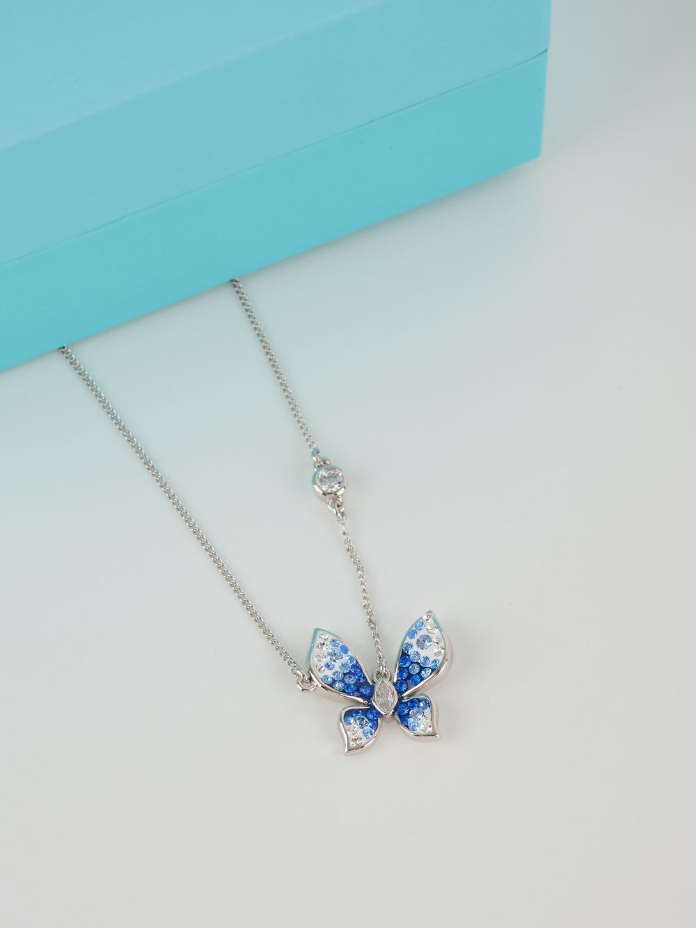Колье Голубая бабочка с кристаллами Swarovski