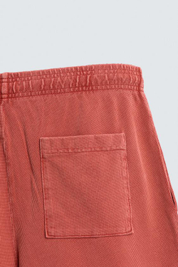 ZARA ШОРТЫ С ВАФЕЛЬНОЙ ФАКТУРОЙ И ЭФФЕКТОМ ПОТЕРТОСТИ, КРАСНЫЙ