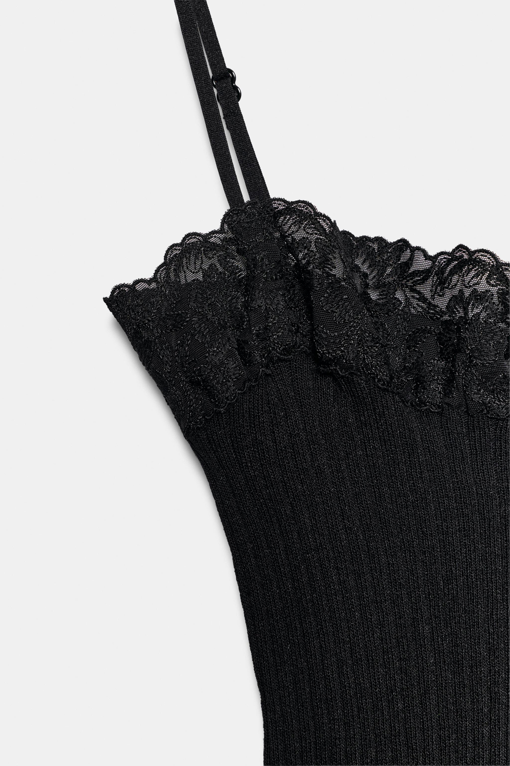 ZARA КРУЖЕВНОЙ ТОП НА БРЕТЕЛЯХ, ЧЕРНЫЙ