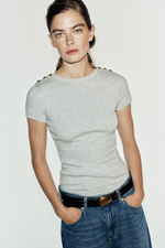 ФУТБОЛКА В РУБЧИК С ПУГОВИЦАМИ — ZARA