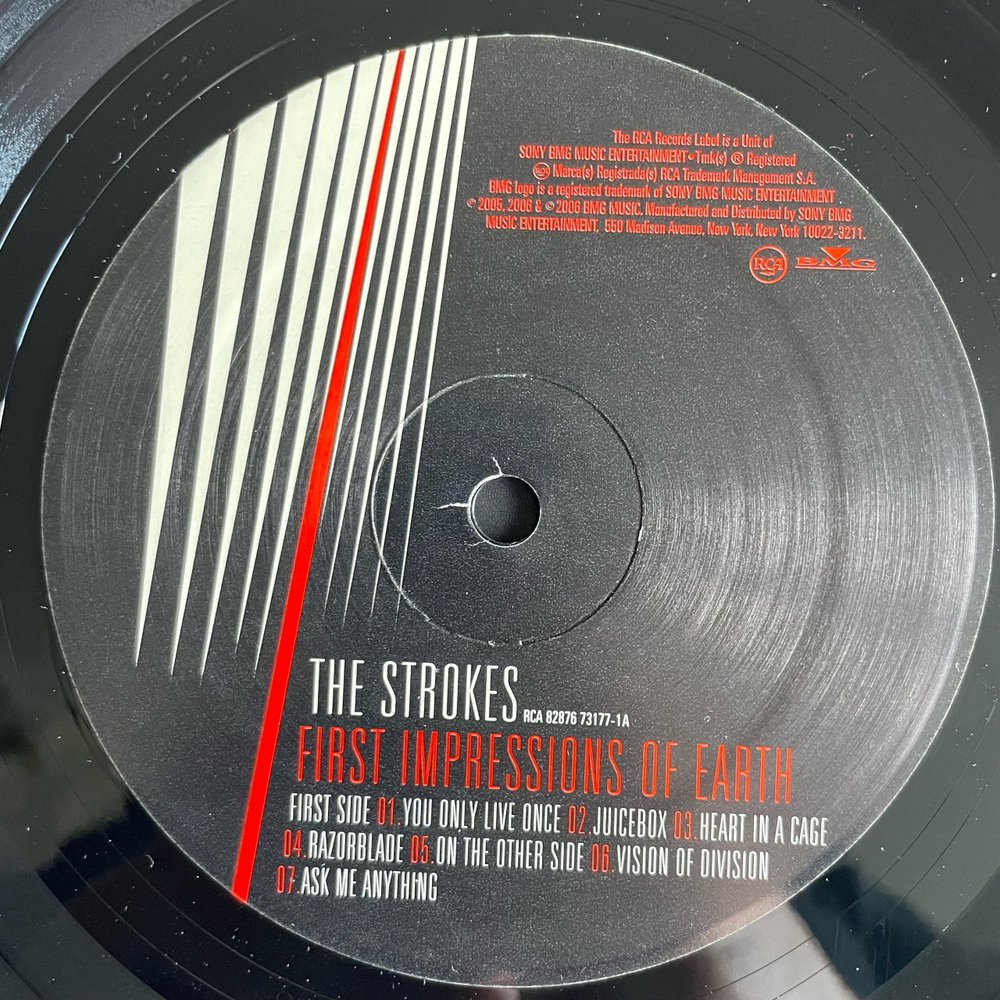Винтажная виниловая пластинка LP The Strokes, First Impressions Of Earth (Европейский Союз 2006)