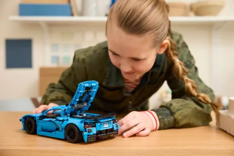 Конструктор LEGO Technic 42217 Chevrolet Corvette Stingray Синий