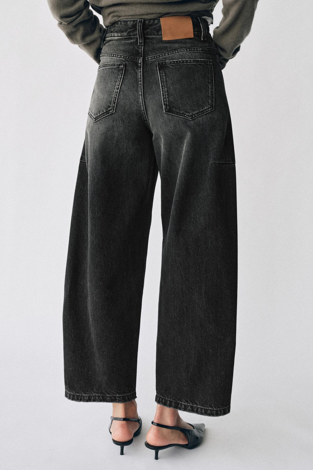 ZARA ДЖИНСЫ BALLOON ANKLE-LENGTH СО СРЕДНЕЙ ПОСАДКОЙ И ЦВЕТОЧНЫМ ПРИНТОМ — ZW COLLECTION, ЧЕРНЫЙ