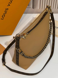 Бежевая сумка Louis Vuitton Multipass