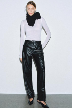 ZARA УКОРОЧЕННЫЕ БРЮКИ СВОБОДНОГО КРОЯ ИЗ ИСКУССТВЕННОЙ КОЖИ — ZW COLLECTION, ЧЕРНЫЙ