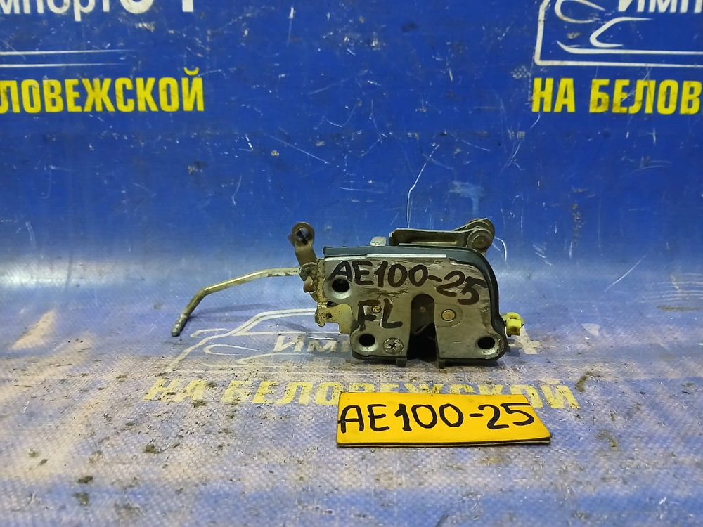 Замок двери передней левой TOYOTA SPRINTER 1991