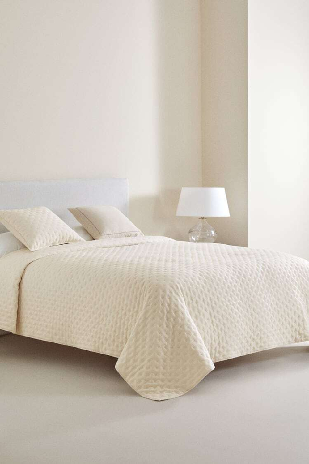 ZARA HOME СТЕГАНОЕ ОДЕЯЛО В ГОРОШЕК, ЭКРЮ