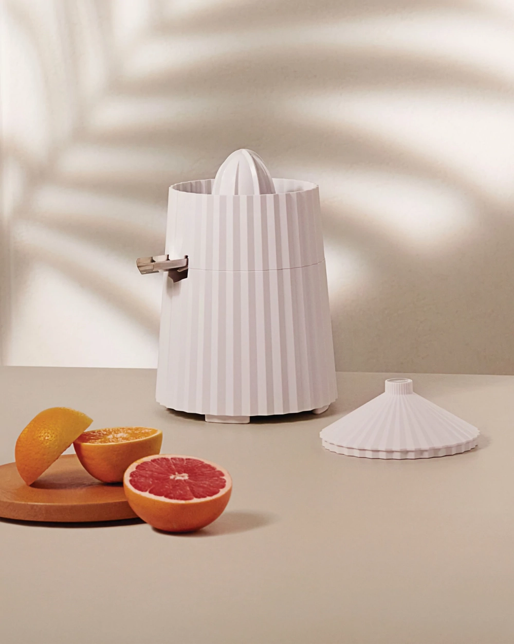 Alessi Электрическая соковыжималка для цитрусовых Plisse белая EAN 8003299447114