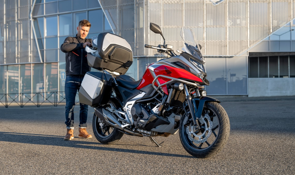 Мотоцикл Honda NC750XDS J красный