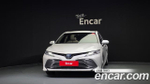 Toyota Camry 2.5 XLE Hybrid — 2019