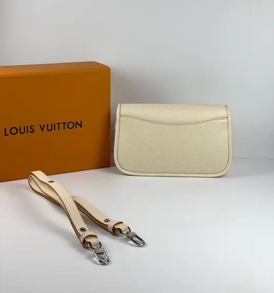 Сумка Louis Vuitton Buci белый