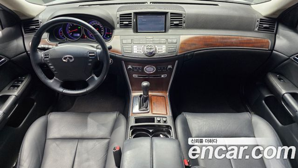 Infiniti M35 — 2010