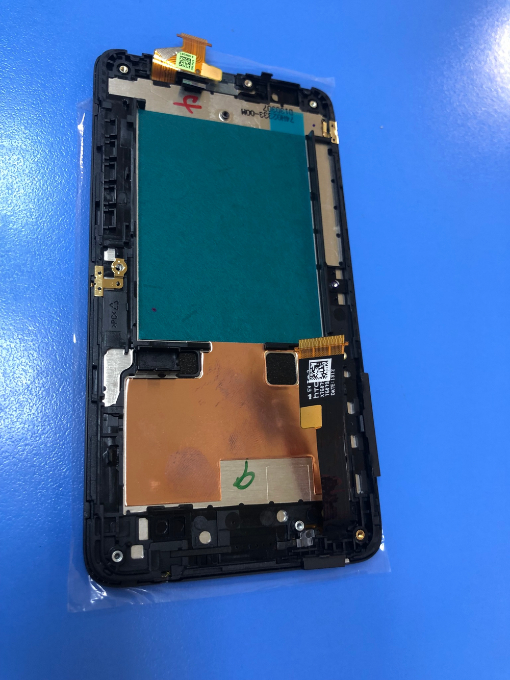 Дисплей в сборе с тачскрином и рамкой чёрный для HTC Desire 400 Оригинал