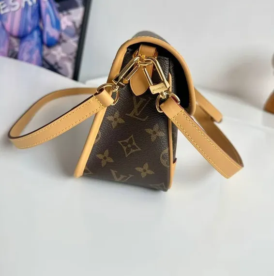 Сумка Louis Vuitton Diane лососевый