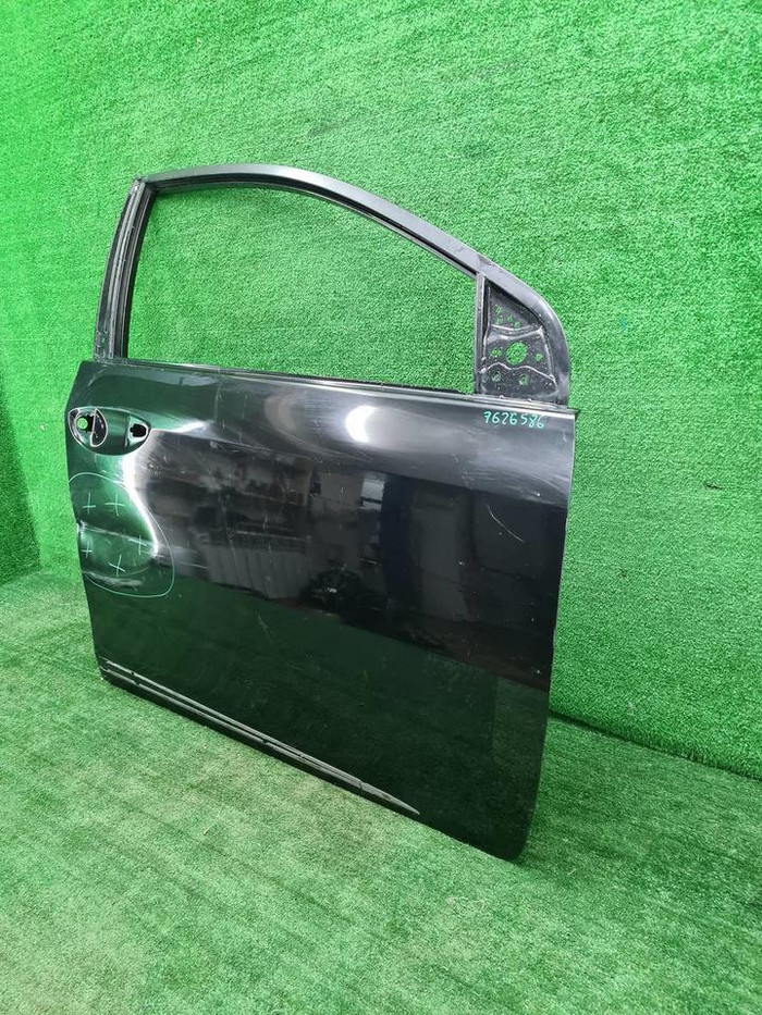 Дверь передняя правая Toyota Corolla E160 (13-19)