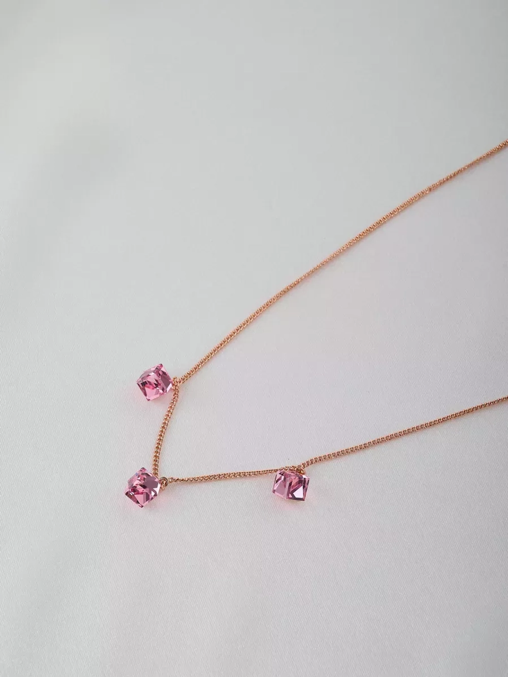 Колье Миражи с розовыми кристаллами-кубиками Swarovski