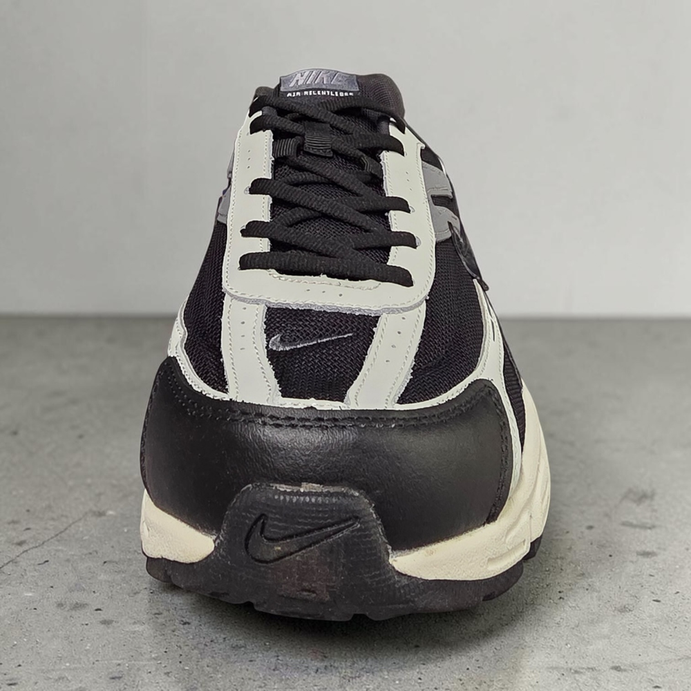 Nike Initiator • Black Gray
