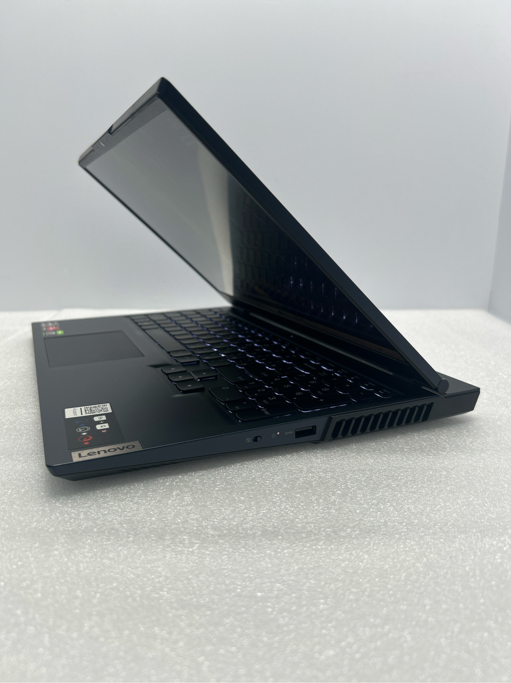 Ноутбук Lenovo Legion 5-15ACH6H (82JW003CRK) 15.6"/ AMD Ryzen 5 5600H/RAM 16 GB/512 GB/Nvidia RTX3050 4GB/1920x1080/IPS 165Hz/DOS/Подсветка кл-ры:LED/синий. Состояние: Уценка/небольшие след. на матрице от клавиатуры/B1
