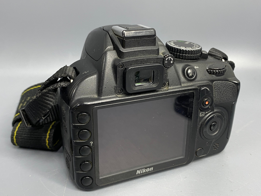 Nikon D3100 Kit 18-55mm 54.500 Кадров