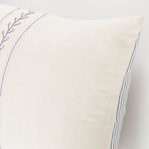 Чехол на подушку IKEA AKERNEJLIKA (АКЕРНЕЙЛИКА), Белый с вышивкой, 40x58 см