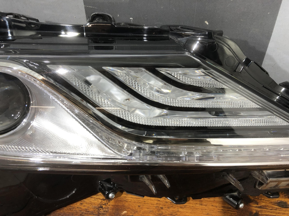 Фара правая Toyota Camry (XV70) 17-22 Б/У Оригинал 8114533E11